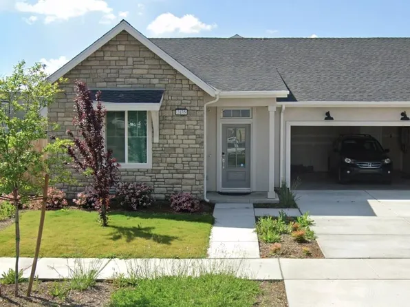 2435 W Hampton Dr, Hanford, CA 93230