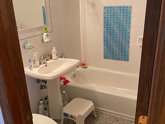 3rd image of 147 W 94th St #3