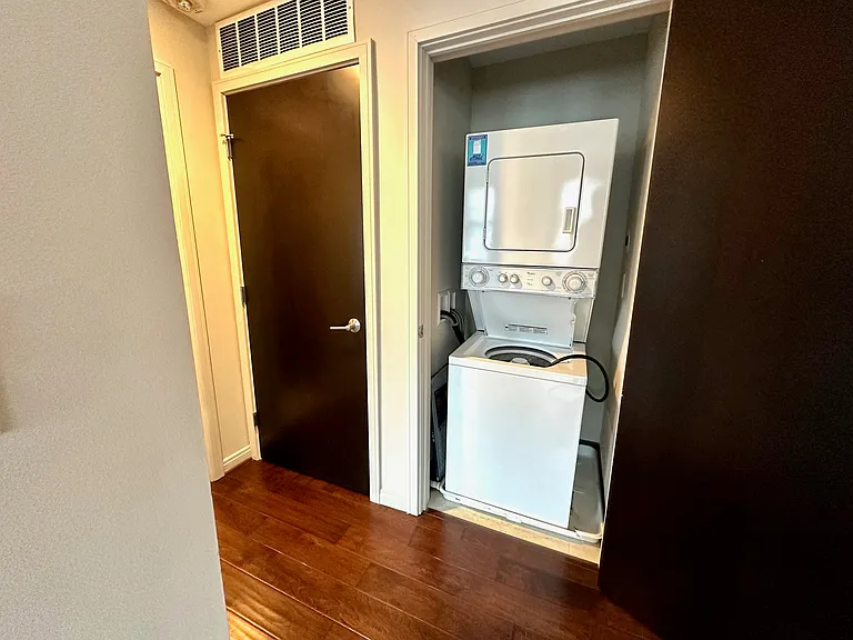 Washer Dryer in Unit