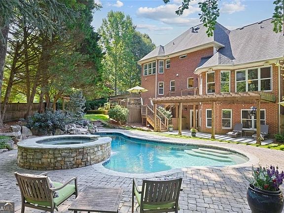 2nd image of 5001 Redcliff Ct