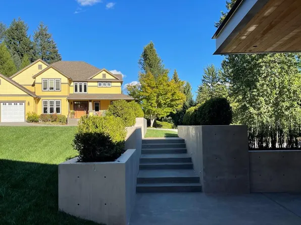 17071 SW Mount Hood Dr, Beaverton, OR 97007