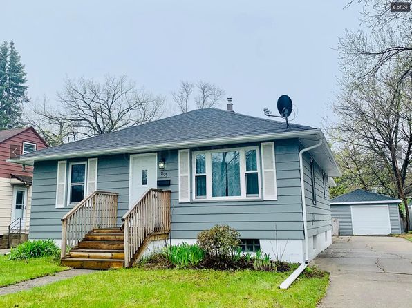 1105 12th St S, Moorhead, MN 56560