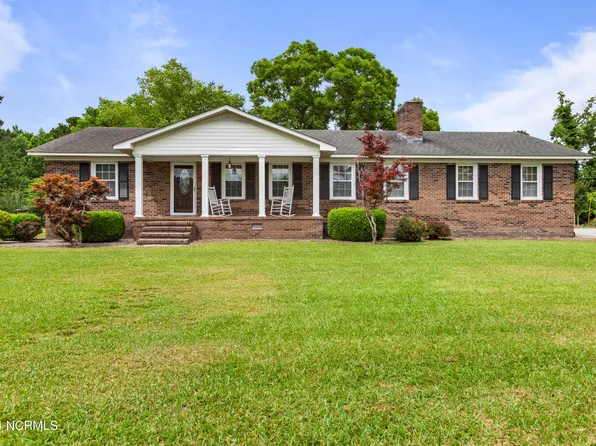 1853 Nc 111, Chinquapin, NC 28521