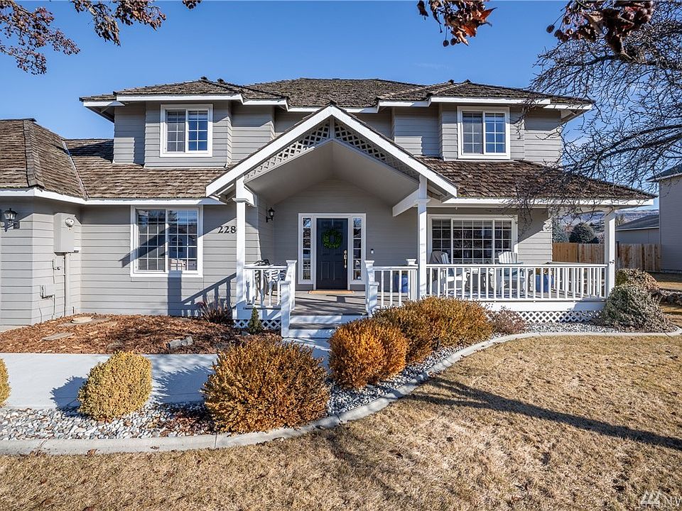 Curb appeal...CRISP & CLEAN!