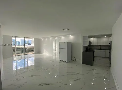 6039 Collins Ave #1033 Photo 1