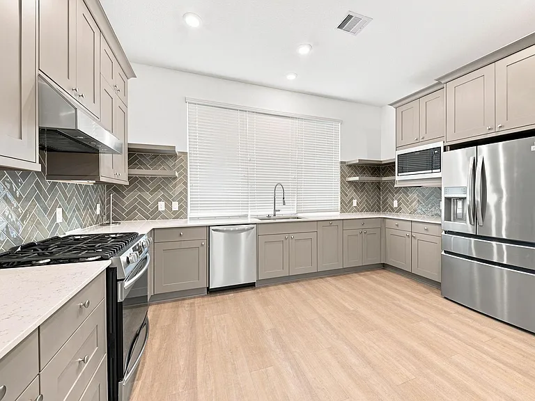 4926 Chester Lake Ln — Photo 7