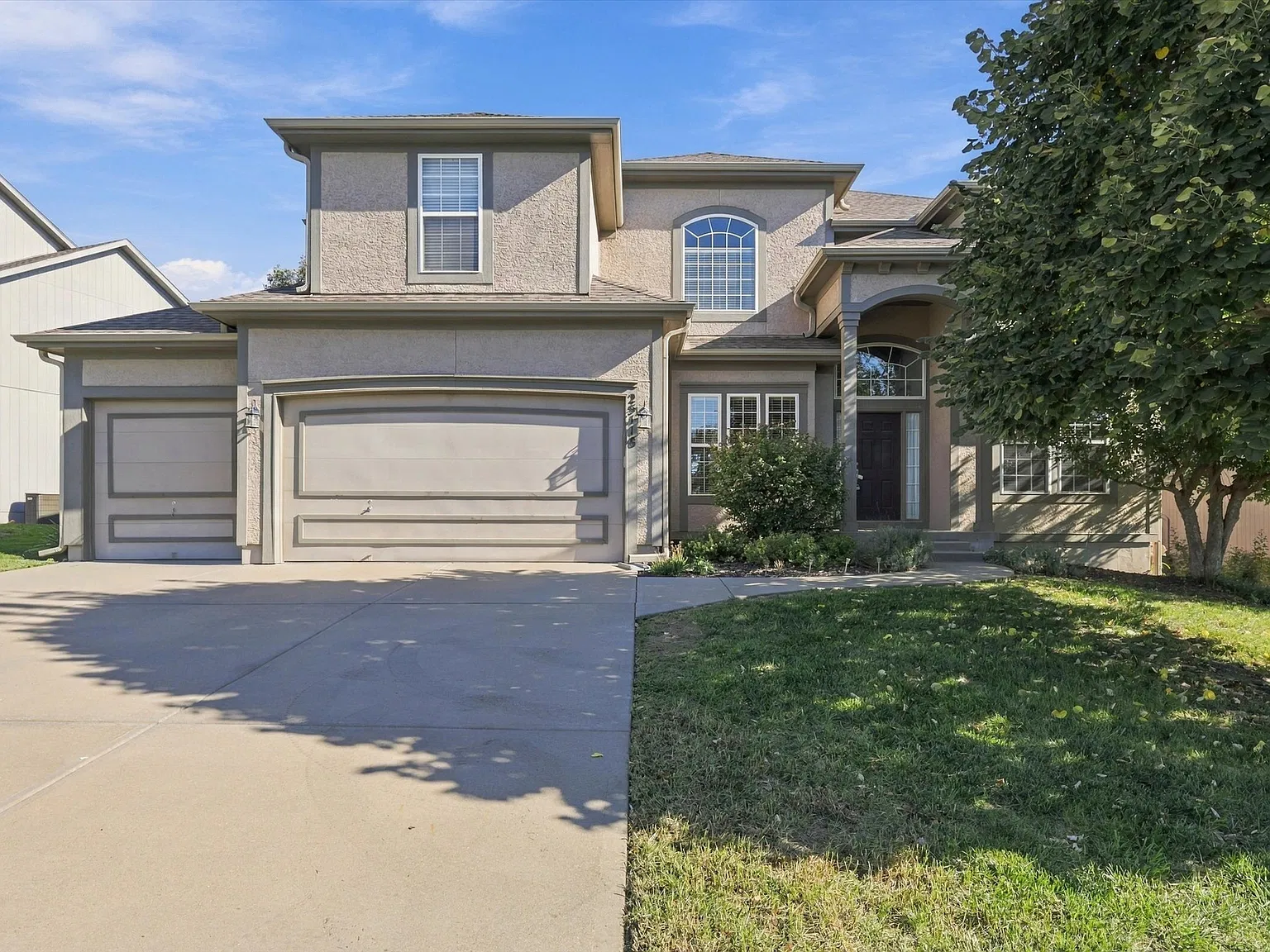 4 bed, 3.5 bath, 2715 sqft, $3,500 — Photo 1