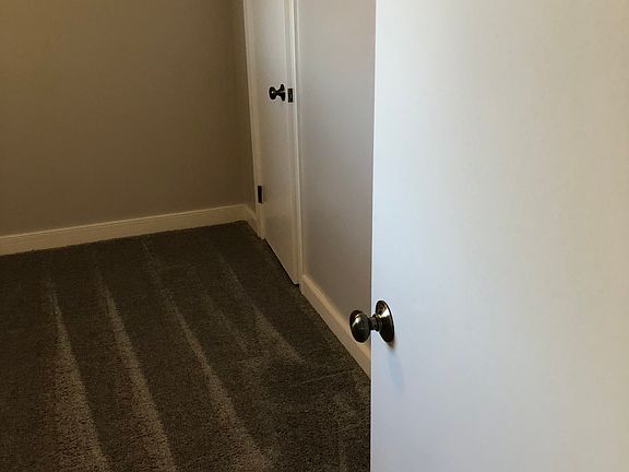 Front bedroom. I didn't do a good job taking the picture.