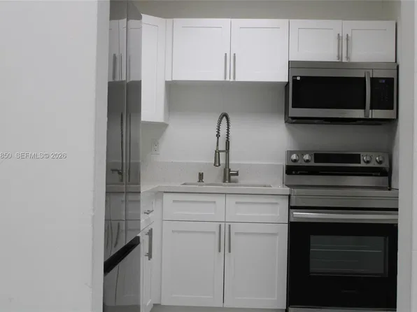 1055 W 77th St APT 308, Hialeah, FL 33014