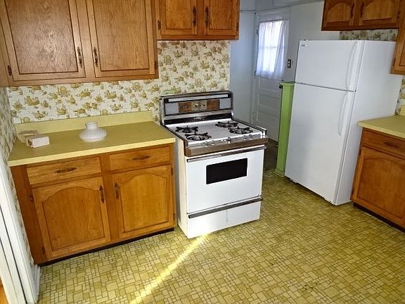 5th image of 640 E Sibley Blvd