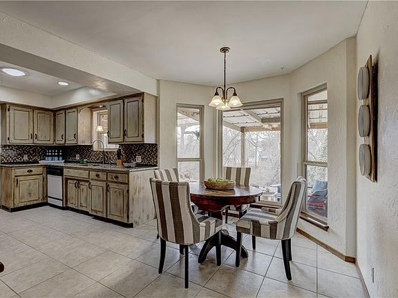 5th image of 1601 Westwood Ln