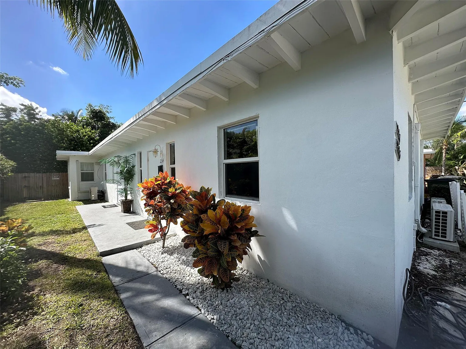 1 bed, 1.0 bath, 800 sqft, $2,500 — Photo 1