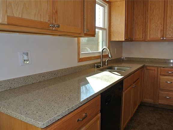 5th image of 1106 Oakdale Dr