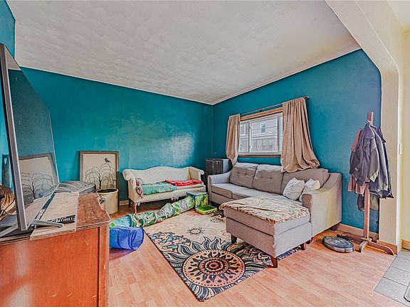 3rd image of 319 Painter St