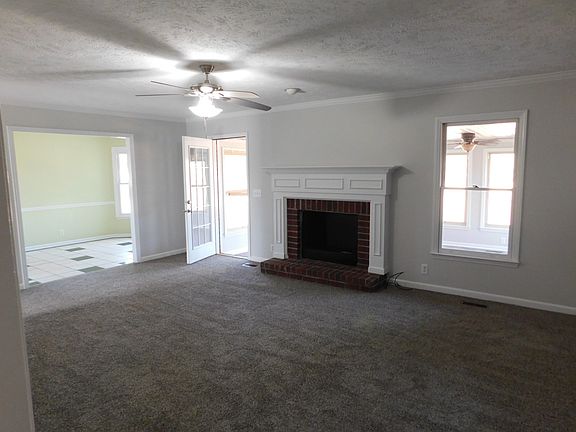 4th image of 3016 Chapel Hills Dr