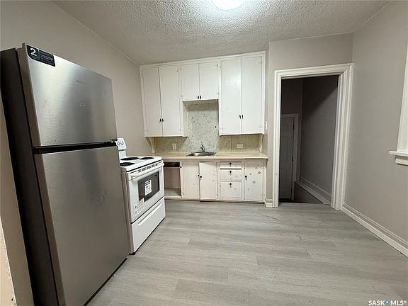 5th image of 1705 Quebec STREET