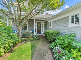 29 Sea View Ln, Mashpee, MA 02649