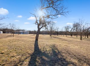 305 Cheyenne Dr, Runaway Bay, TX 76426