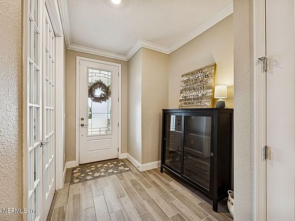 3rd image of 828 STILLWATER Boulevard