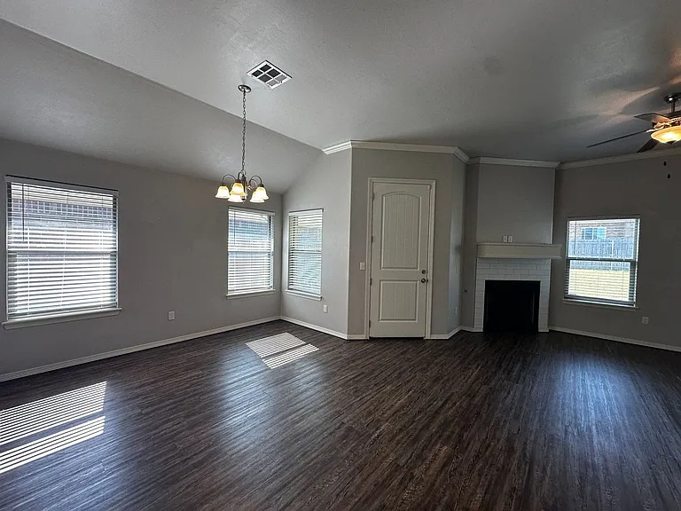 2316 Alta Vista Ln — Photo 5