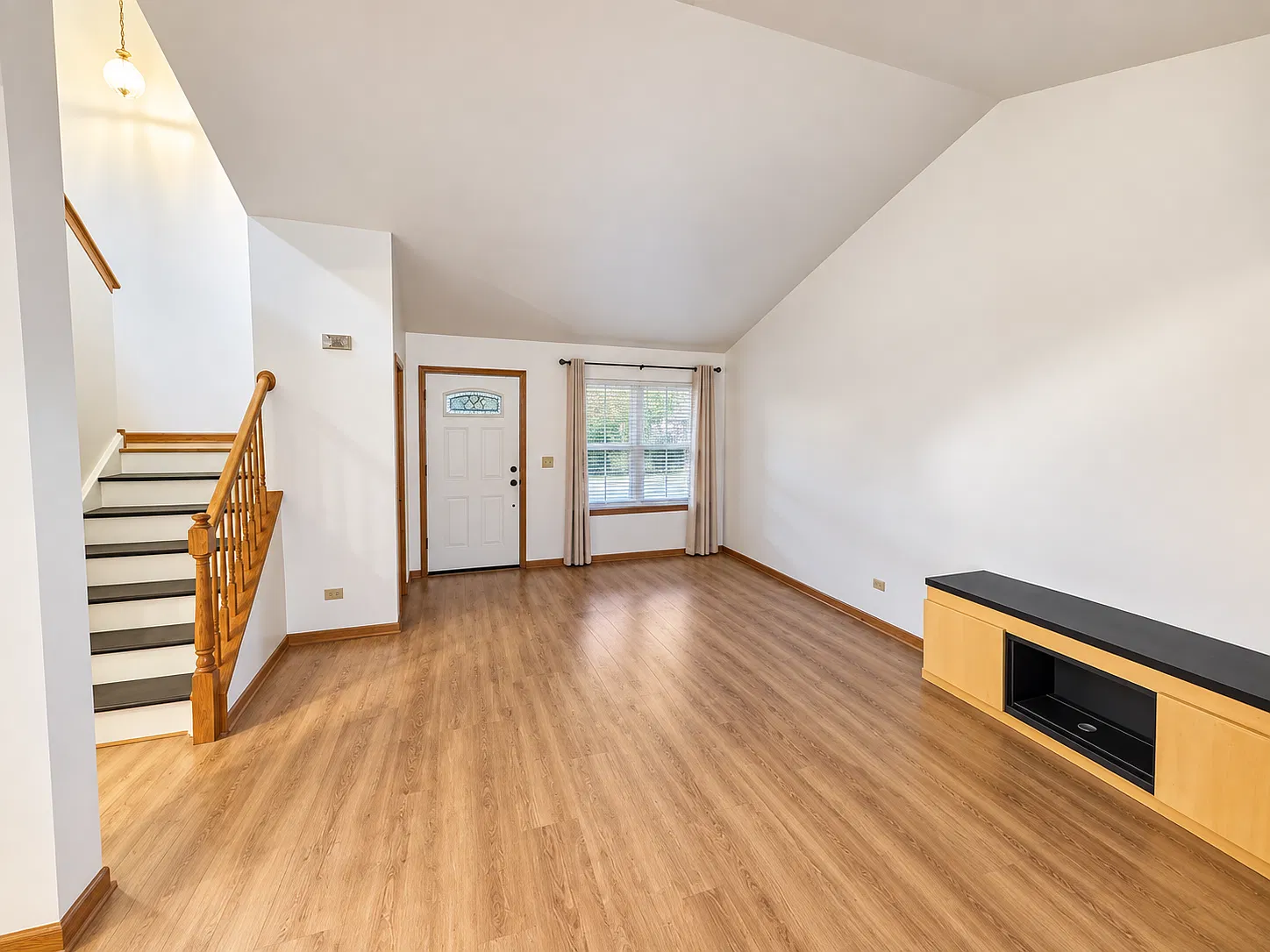 3 bed, 2.5 bath, 1614 sqft, $2,900 — Photo 3