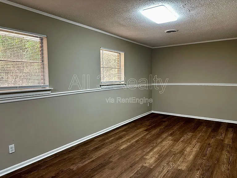 1009 Rosedale Dr — Photo 10
