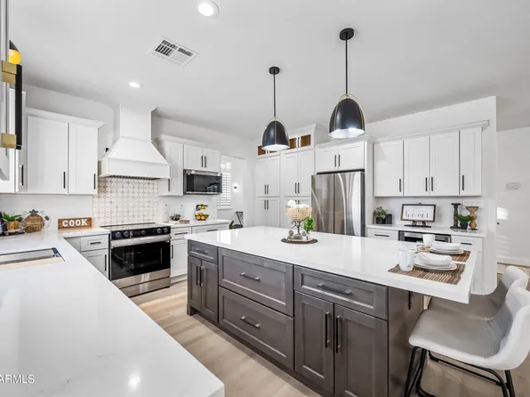 815 E DESERT TRUMPET Road, Phoenix, AZ 85048