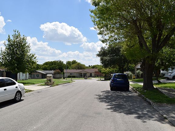 4th image of 2115 William Travis Dr