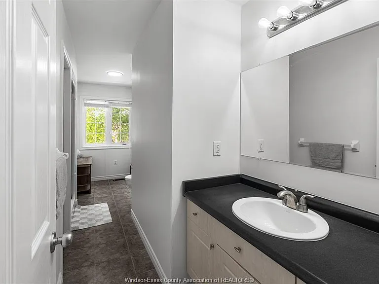 1376 Lakeview Ave — Photo 33