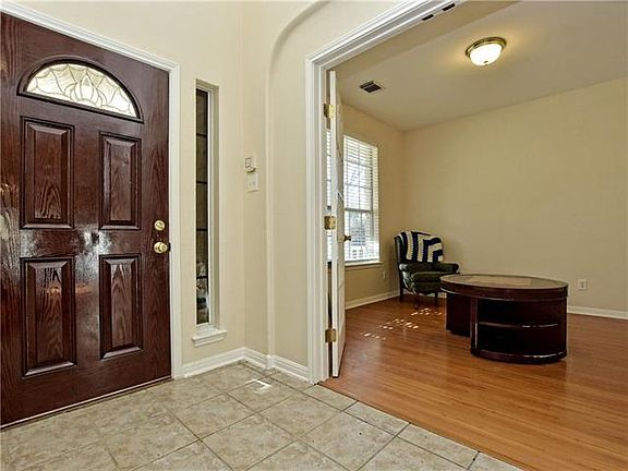 4th image of 1916 Wood Glen Dr
