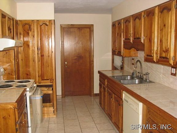 2nd image of 304 Tower Dr