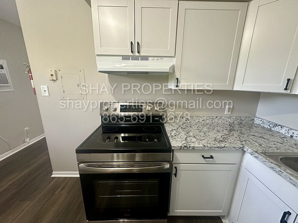 1st image of 2727 Arbor Pl NE #2cf9388e8