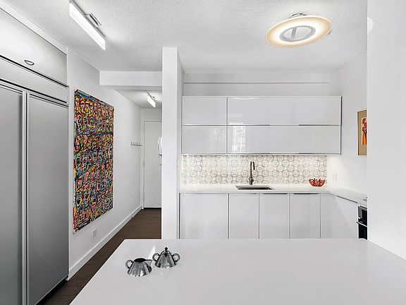5th image of 250 E 40th St APT 47A