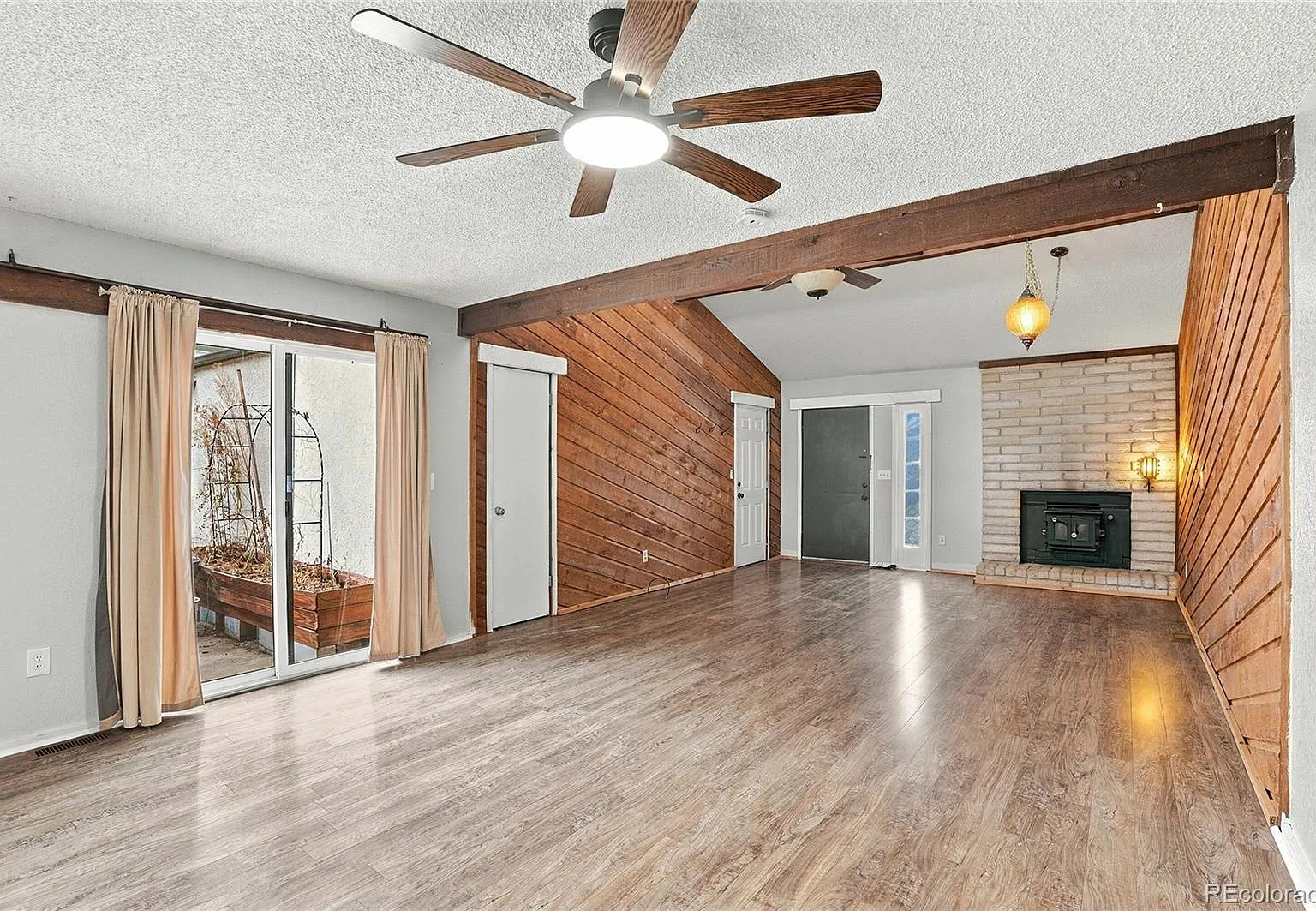 3 bed, 2.0 bath, 1936 sqft, $2,600 — Photo 4