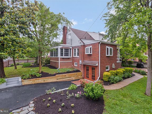3rd image of 2841 Meadow Ln