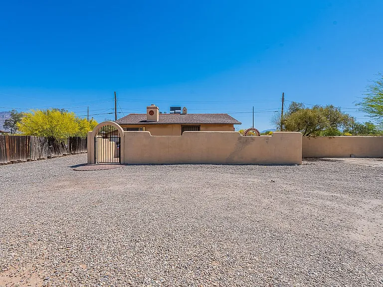 3118 N Santa Rita Ave — Photo 2