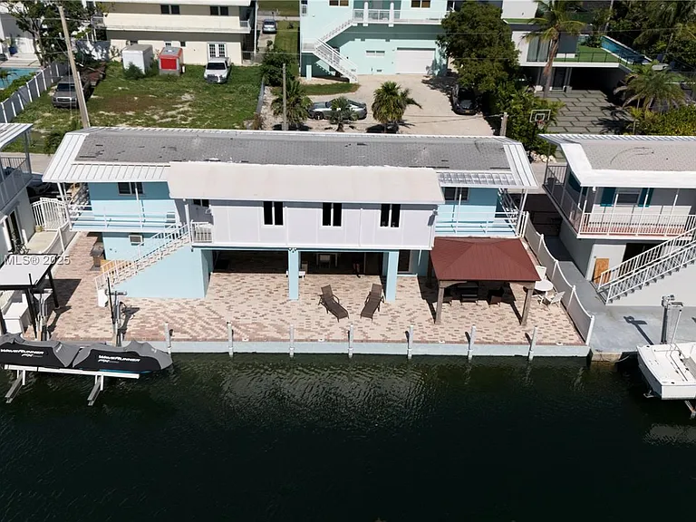 228 Orchid St — Photo 3