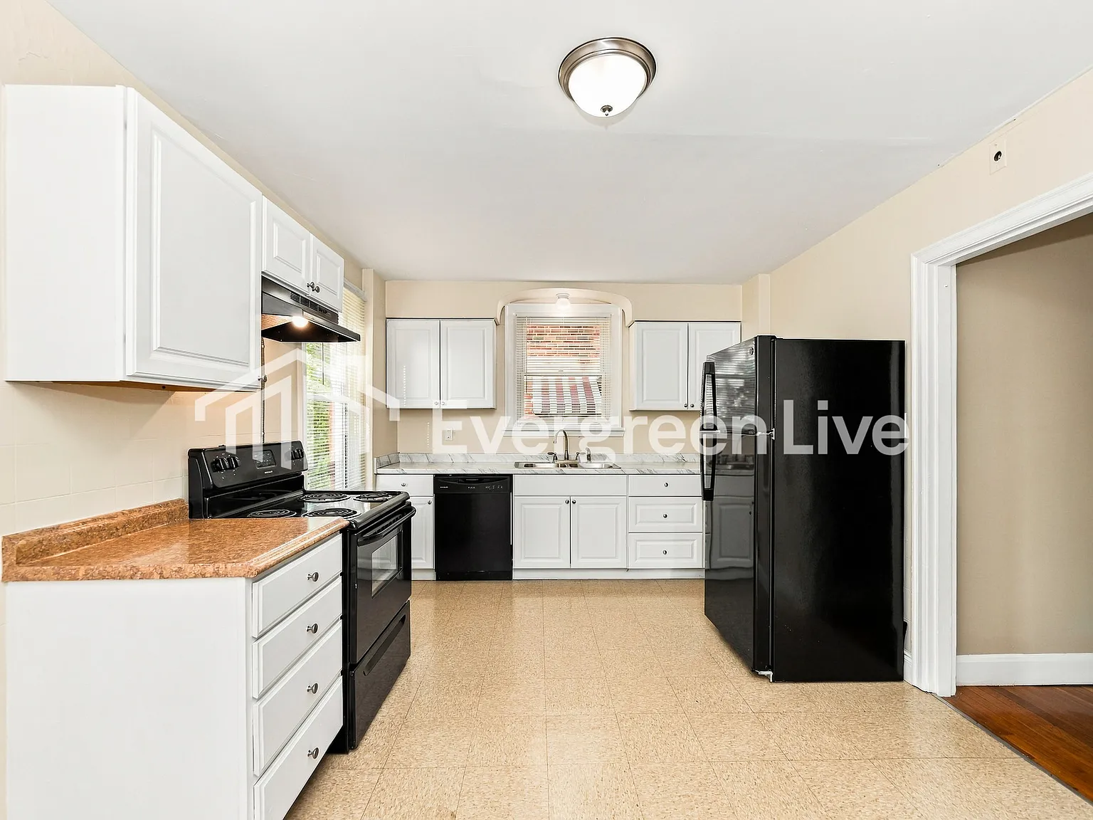 3 bed, 2.0 bath, 1421 sqft, $1,595 — Photo 4