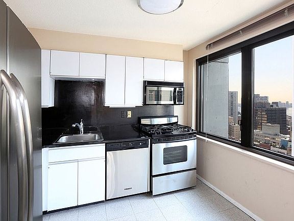 5th image of 300 E 59th St #3102/03