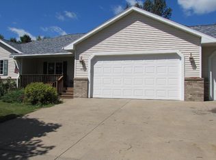 951 Eulaine Cir, Hammond, WI 54015