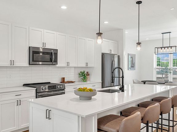 2nd image of 635 Main St APT 4