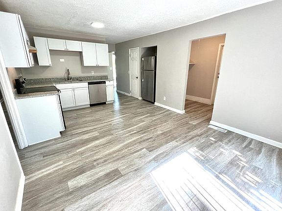 5th image of 10832 Sprucehill Dr