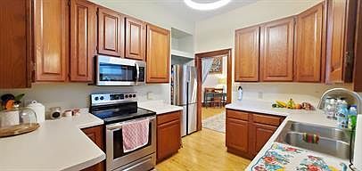 5th image of 2748 Dupont Ave S