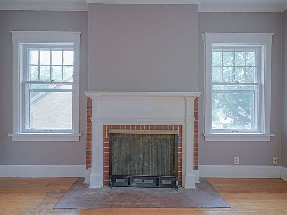 3rd image of 1535 Benton St