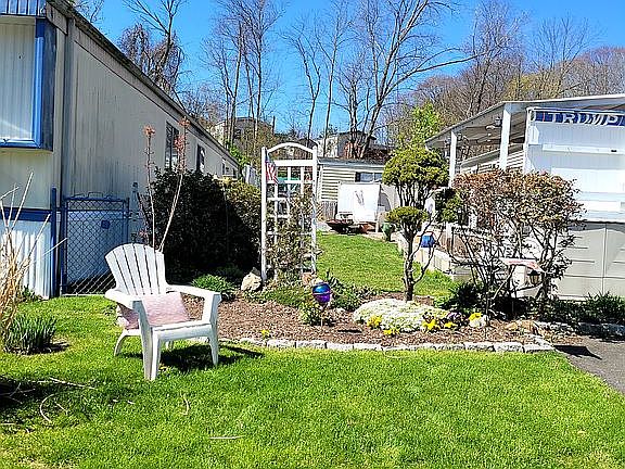 2nd image of 136 Thunderbird Dr