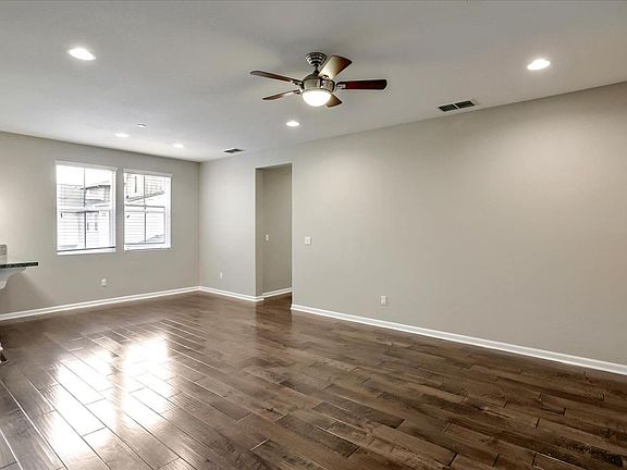 4th image of 642 Elderberry Dr