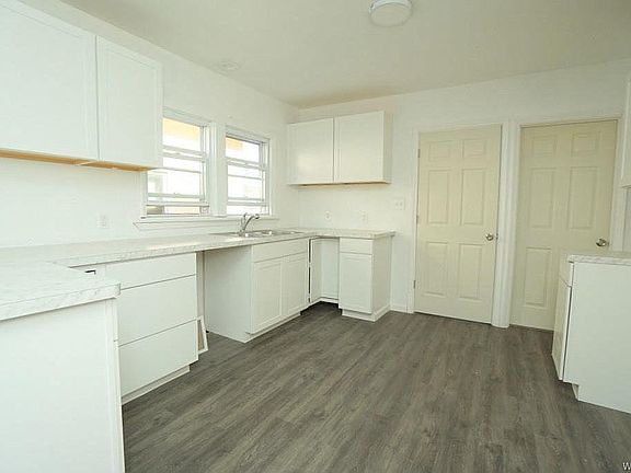 3rd image of 367 Warwick Ave #1