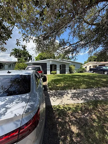 3631 NW 9th St Photo 1