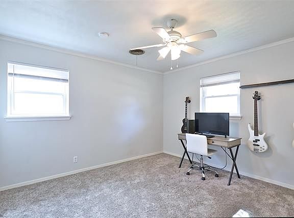 3rd image of 4084 Laurel Dr