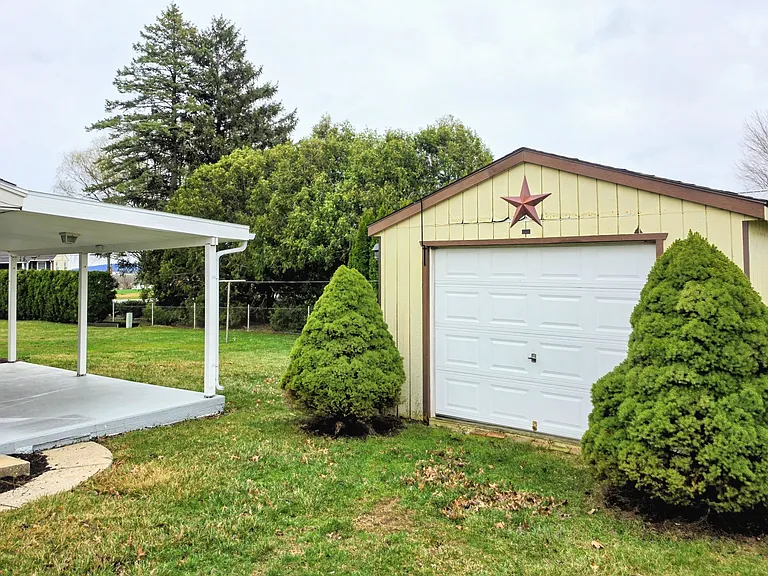 2 Colonial Ave — Photo 22